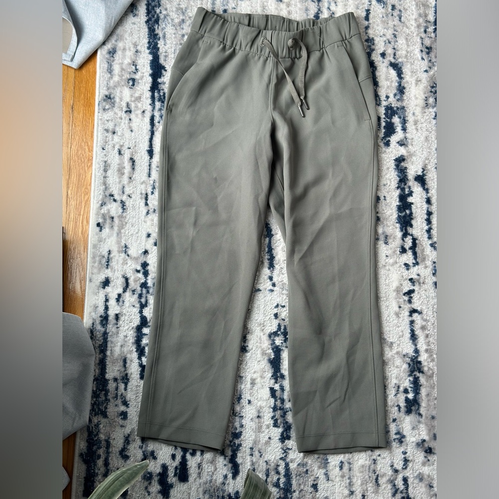Lululemon On The Fly Crop Woven 23"